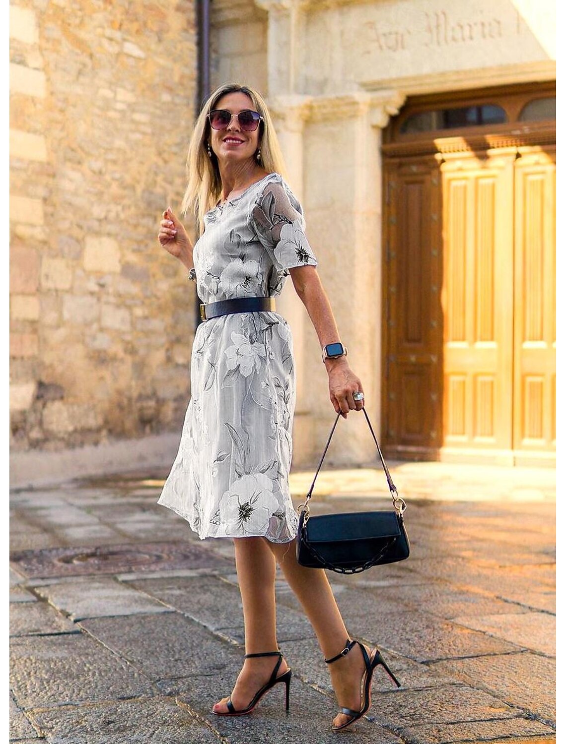 Vestido midi de cuello redondo de malla con estampado floral-ES