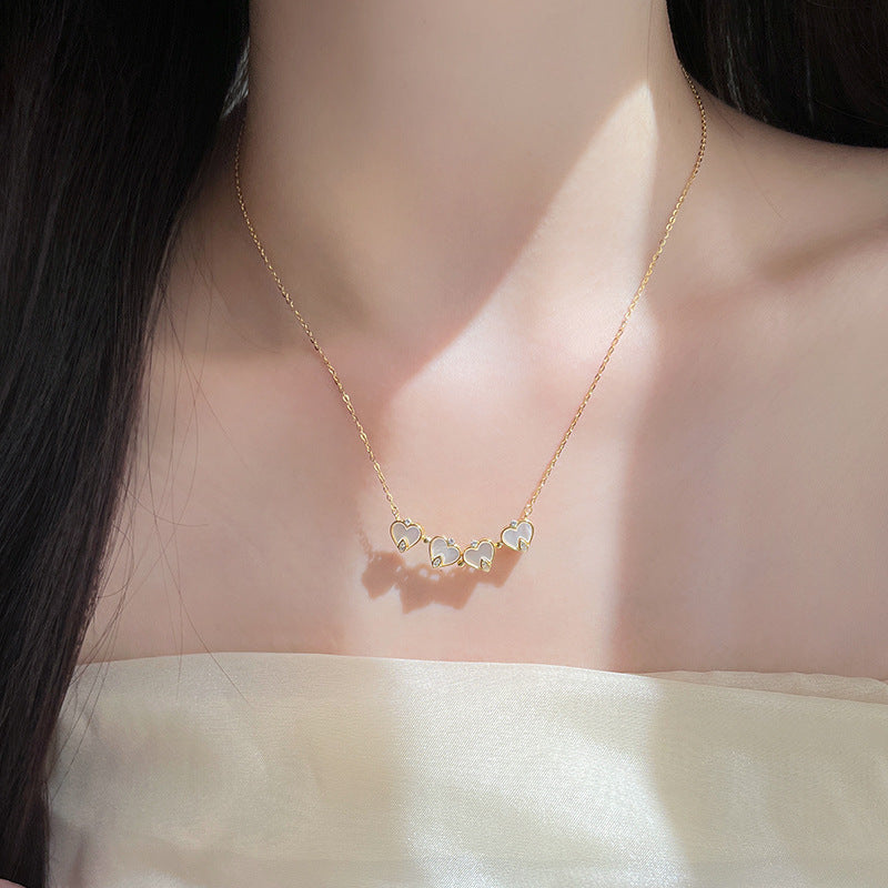 Collar con micro engaste de perlas y circonitas, forma cuarto de concha-ES