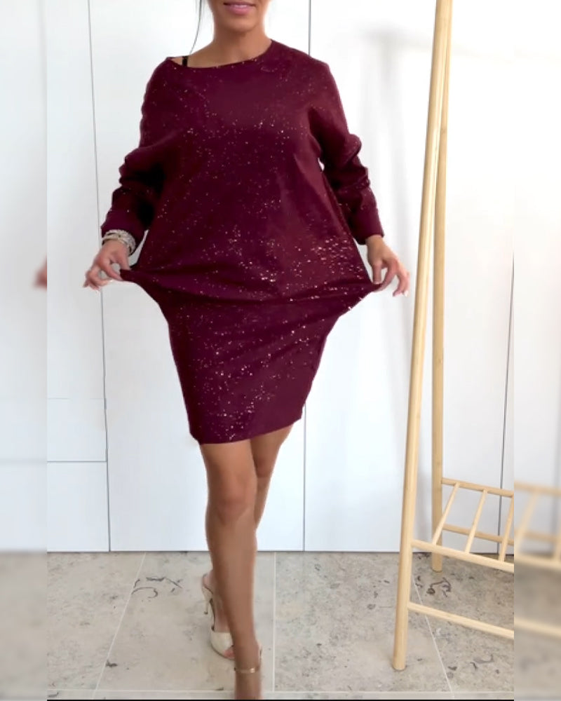 Ένα φόρεμα με στρογγυλή λαιμόκοψη και λεπτό μπροκάρ-GR