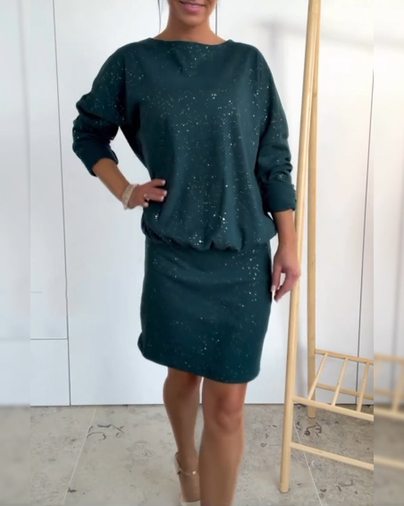 Ένα φόρεμα με στρογγυλή λαιμόκοψη και λεπτό μπροκάρ-GR