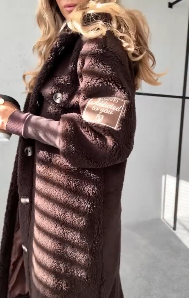 Abrigo cálido de piel de manga larga con botones y capucha para mujer-ES