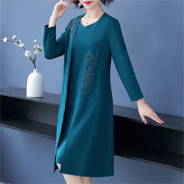 Elegante conjunto de dos piezas para mujer con chaqueta y vestido.-ES
