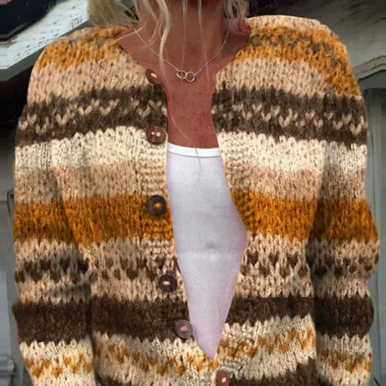 Abrigos de mujer con estampado, cierre de botones.-ES