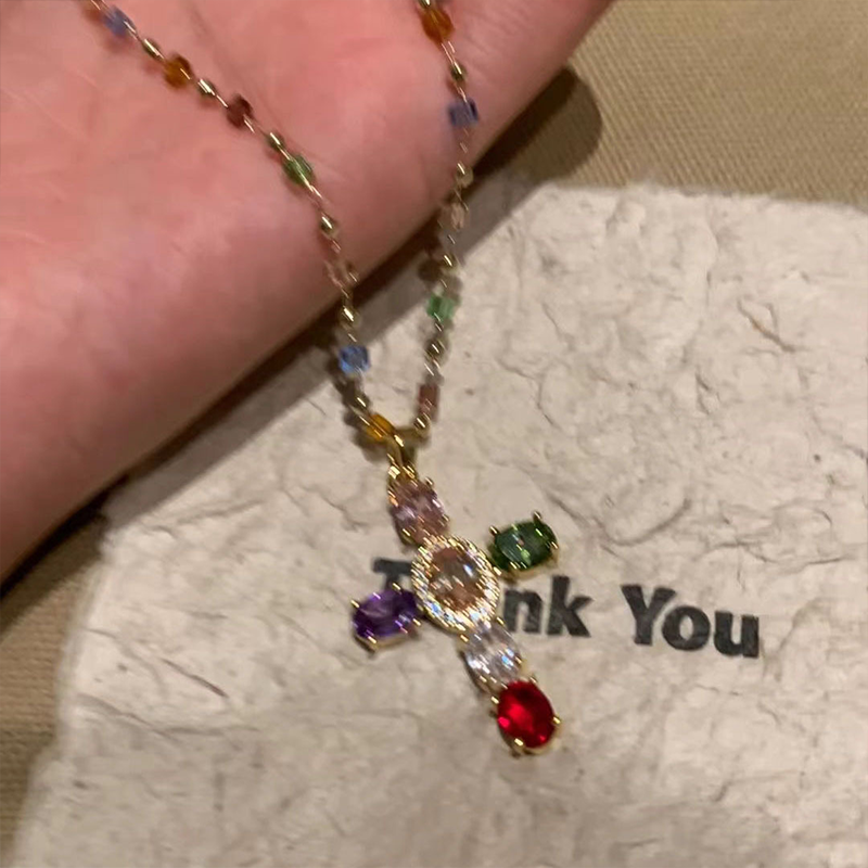 Barvite ogrlice s kristalnim križem-SI