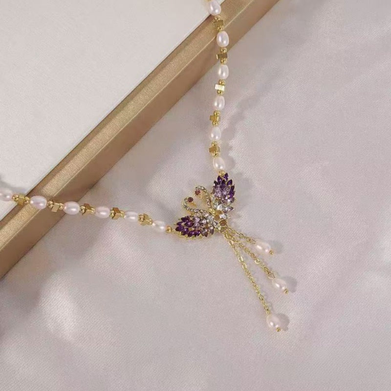 Collar doble de cisnes con colgante en color morado.-ES
